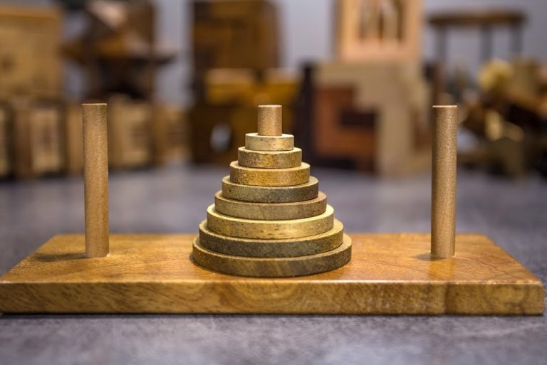 Παράξενα παιχνίδια