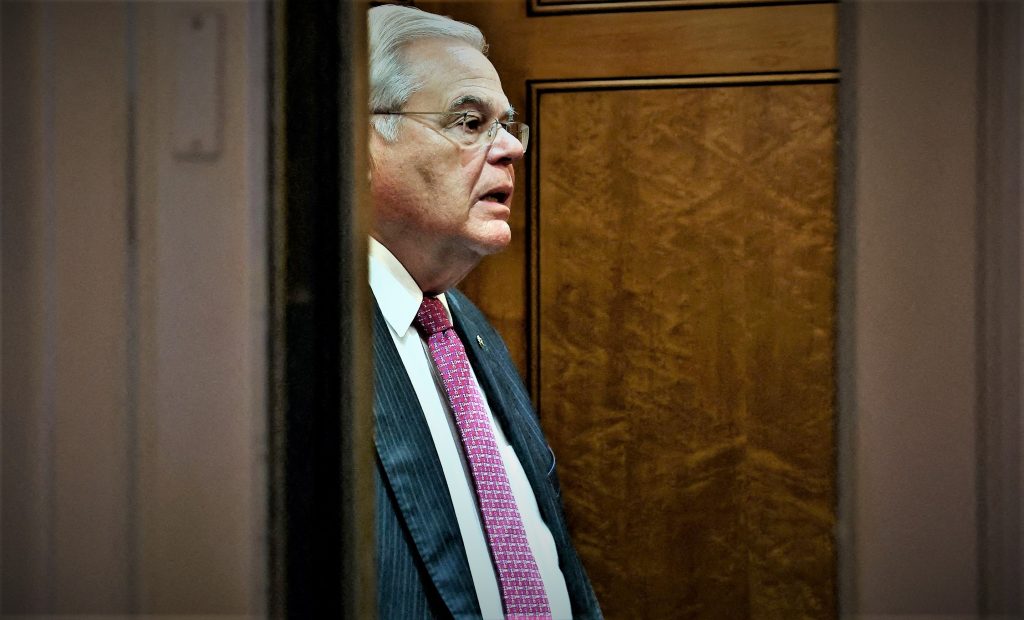 Αμετακίνητος ο Μενέντεζ: «Η Τουρκία προκαλεί την Ελλάδα και εμείς θα της πουλήσουμε F-16;»