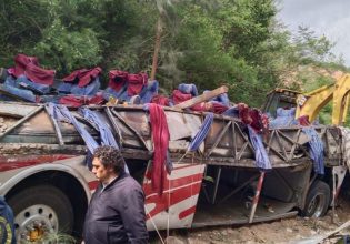 Λεωφορείο έπεσε σε γκρεμό στο Μεξικό – Τουλάχιστον 25 νεκροί
