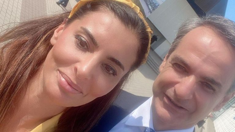Selfie με τον Μητσοτάκη έβγαλε η Τουρκάλα δημοσιογράφος που πέρυσι «έβριζε» την Ελλάδα
