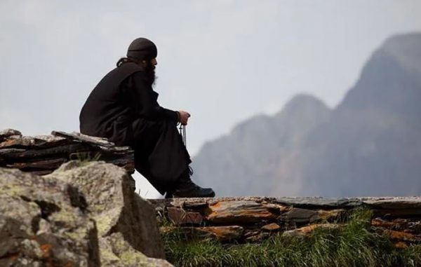 Μοναχός του Αγίου Όρους σε πυροσβέστες: Είμαστε ευγνώμονες