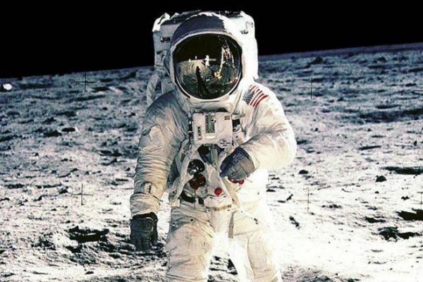 Σελήνη: Όταν ο Άρμστρονγκ και ο Όλντριν πέρασαν σχεδόν μία ημέρα στη σεληνιακή επιφάνεια