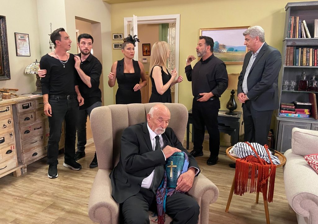 «Μην αρχίζεις τη Μουρμούρα»: Πέθανε η «Βούλα» – Η τελευταία σκηνή και η… κηδεία