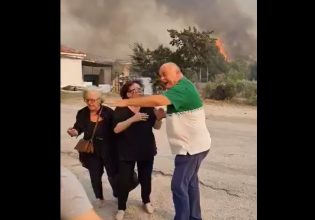 Δήμαρχος Βόλου από τη ΒΙΠΕ: «Φύγετε, να σωθείτε – Έχει δεξαμενές προπανίου στα 20 μέτρα»