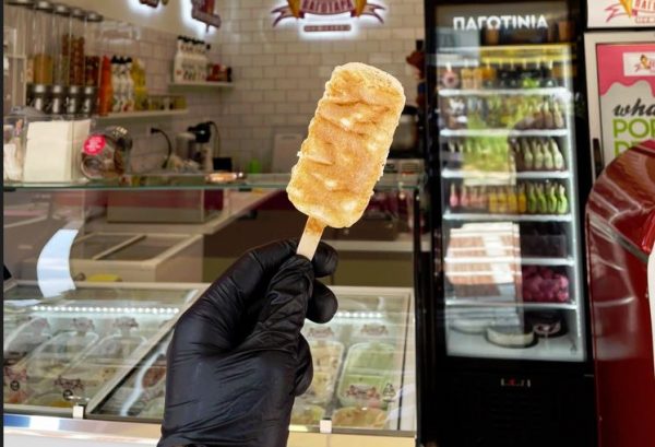 Παγωτό με γεύση μπουγάτσα έχει ενθουσιάσει τους τουρίστες στη Θεσσαλονίκη