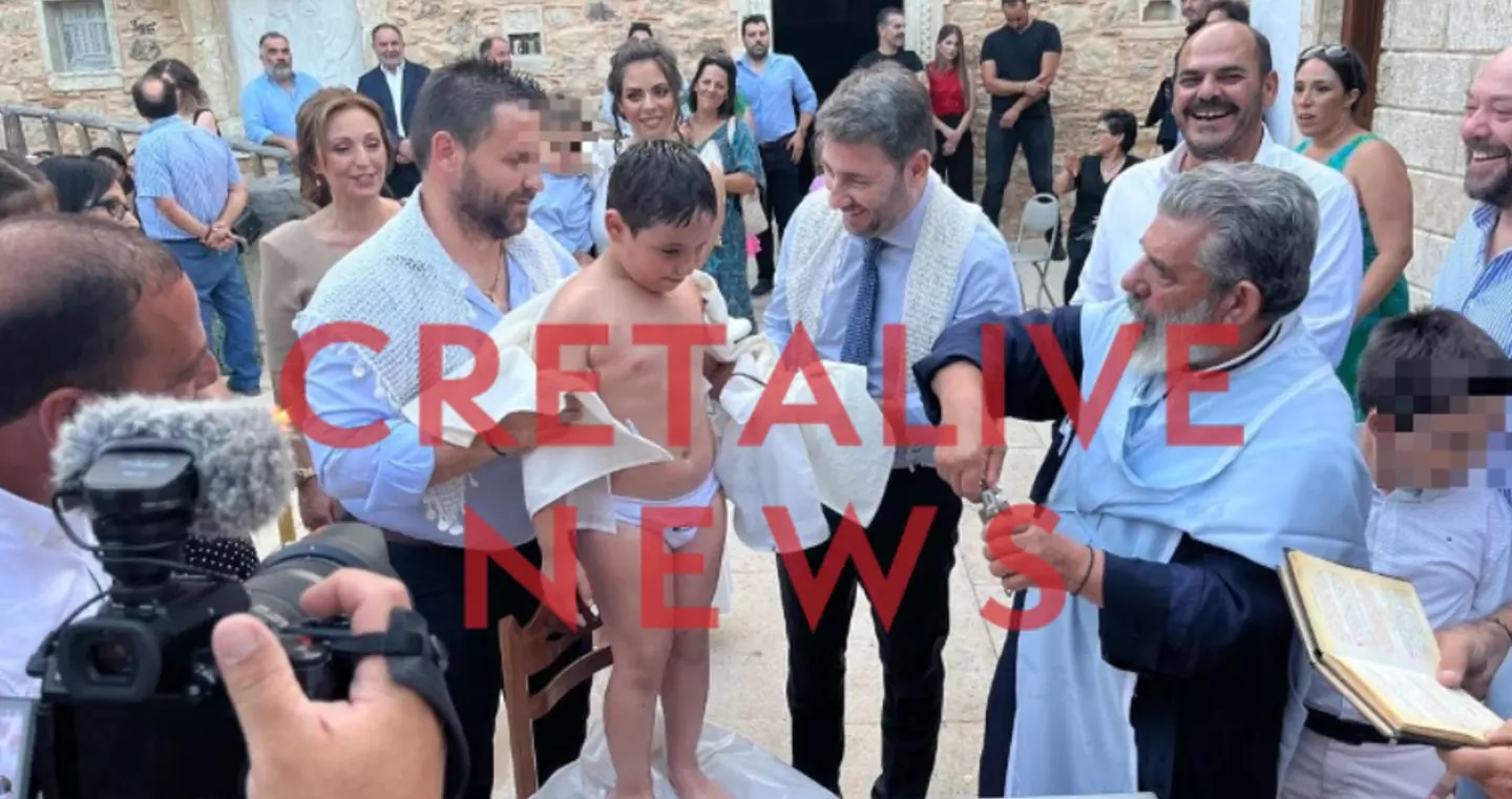 Νίκος Ανδρουλάκης: Έγινε νονός βαφτίζοντας τον ανιψιό φίλου του που έφυγε πρόωρα από τη ζωή