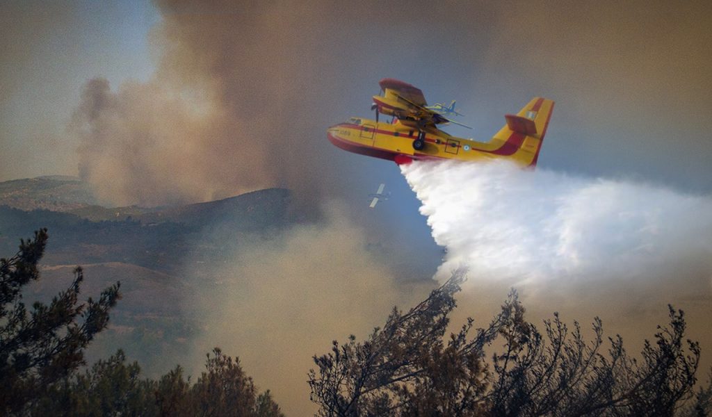 Φωτιές: Tα Canadair που σκίζουν τους αιθέρες, σβήνουν φωτιές και σώζουν ζωές