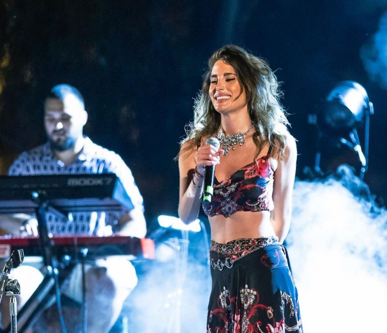 Η Παυλίνα Βουλγαράκη γιόρταζε τα γενέθλιά της με μια μεγάλη συναυλία στον κήπου του Μεγάρου