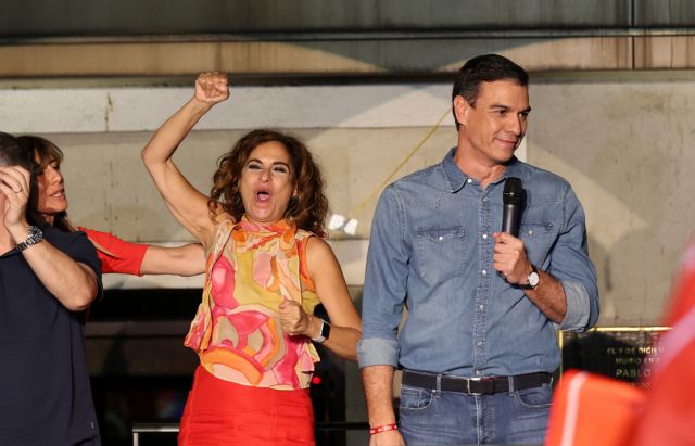 Ισπανία: Ηττα της Δεξιάς και της Ακροδεξιάς βλέπει ο σοσιαλιστής πρωθυπουργός Πέδρο Σάντσεθ