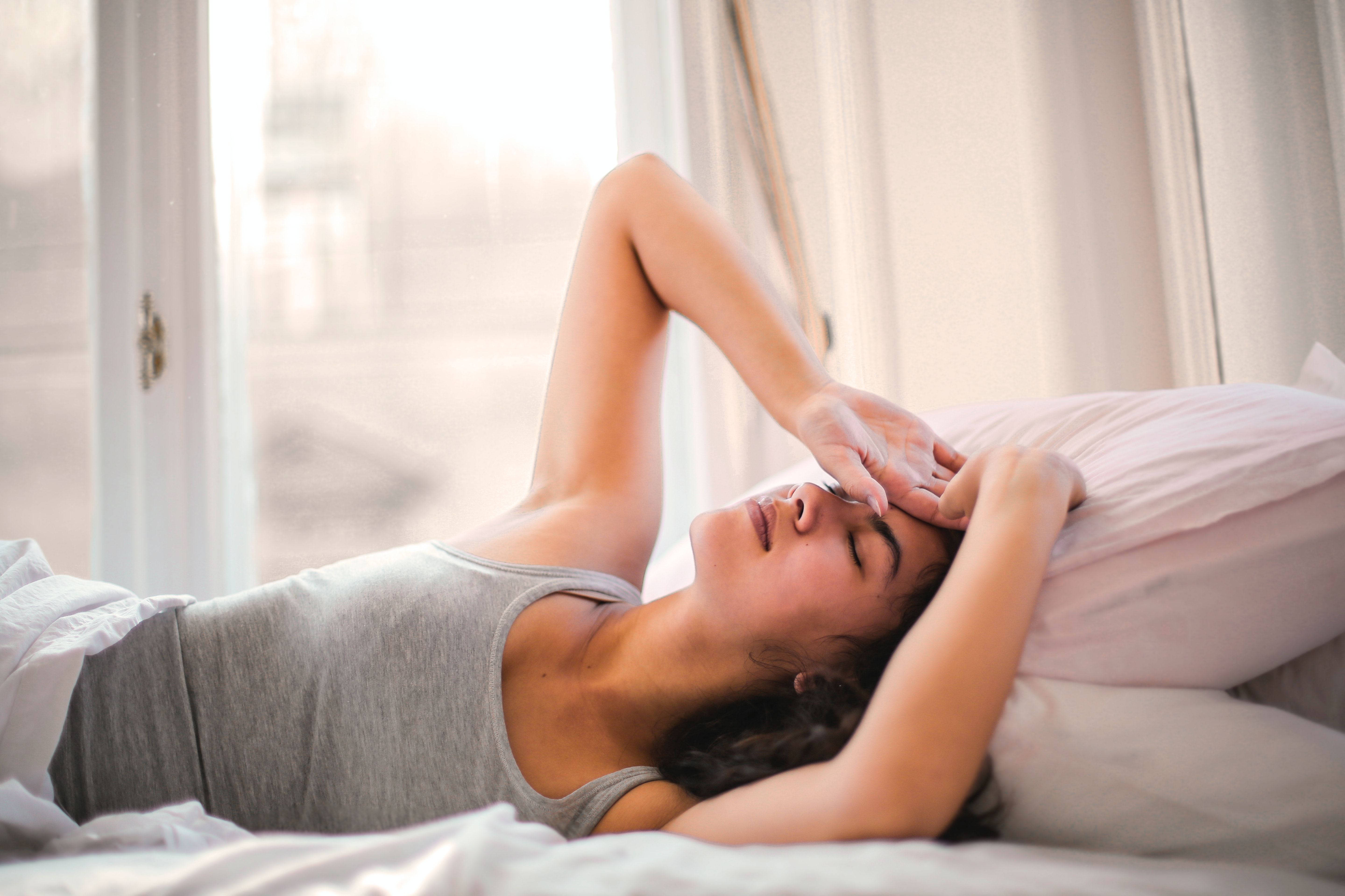 Πώς να κοιμάστε καλύτερα τις ζεστές ημέρες του καλοκαιριού – Οι συμβουλές των ειδικών