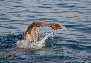Έξι τροφές που απαγορεύεται να καταναλώσετε πριν το κολύμπι