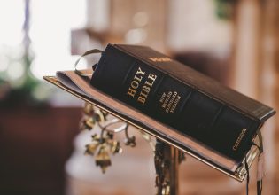 Σουηδία: Μετά το Κoράνι σχεδιάζουν να κάψουν αντίτυπο της Βίβλου και της Τορά