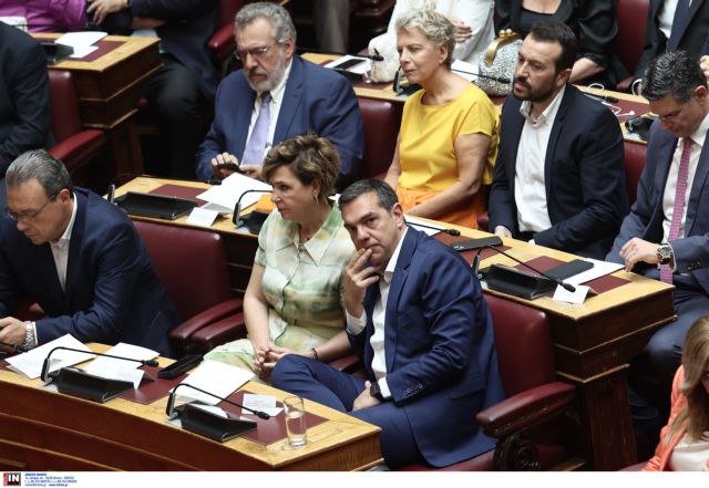Τσίπρας: Στο πρώτο έδρανο με Γεροβασίλη και Φάμελλο