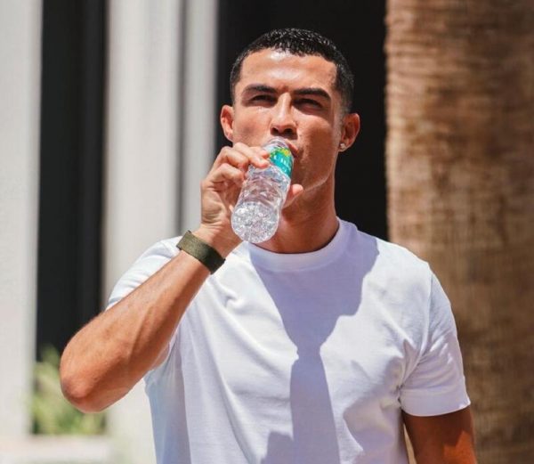 «Το… μαγικό νερό του Κριστιάνο είναι ένα ψέμα»!