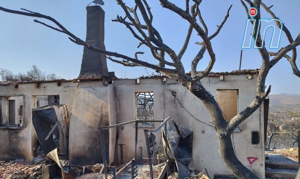 Οδοιπορικό στα καμμένα της Μάνδρας – Όταν η ζωή σημαδεύεται από κόκκινο τρίγωνο: Κατεδαφιζόμεθα