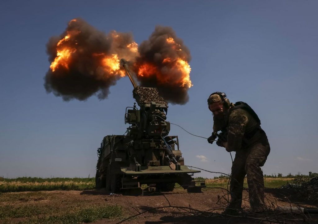 Πόλεμος στην Ουκρανία: Το Κίεβο παρέλαβε τα πυρομαχικά διασποράς που έστειλαν οι ΗΠΑ