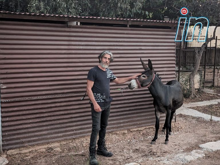 Φωτιά: Χάρη στον κύριο Γιάννη, σώθηκε ο γαϊδαράκος Ζαχαρίας – Βοήθησε και κτηνοτρόφους
