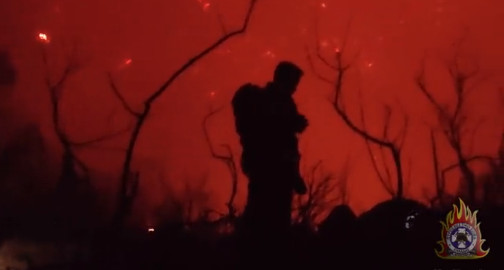«Συνεχίζουμε»: Το συγκλονιστικό βίντεο της Πυροσβεστικής για τις φωτιές