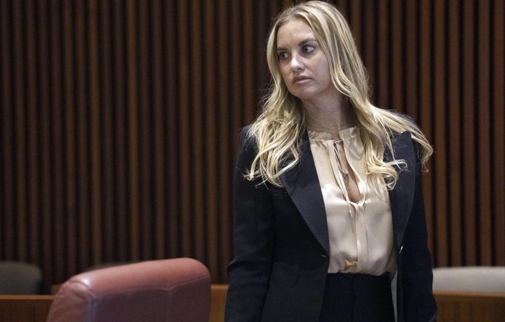 ΗΠΑ: Απαγορεύτηκε η άσκηση επαγγέλματος σε πλαστικό που έκανε livestreaming επεμβάσεις στο TikTok