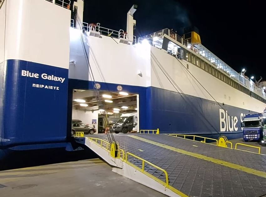 Επιστρέφει πλοίο στο λιμάνι του Πειραιά, λόγω μηχανικής βλάβης – Ταλαιπωρία για 500 επιβάτες