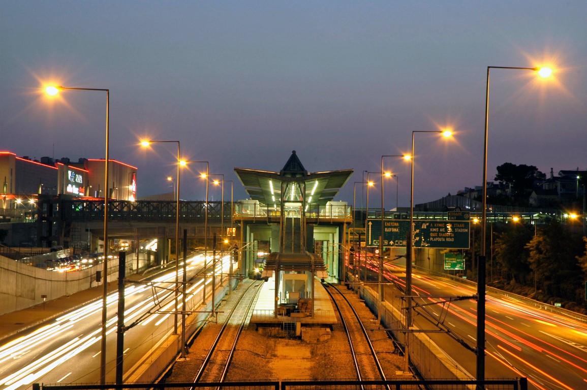 Πτώση άνδρα στις γραμμές του Προαστιακού στην Κάντζα