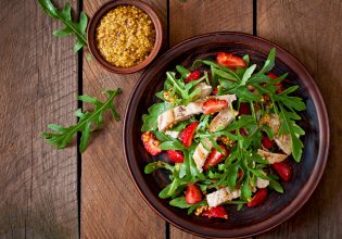 Καύσωνας: Τι πρέπει και τι δεν πρέπει να τρώμε