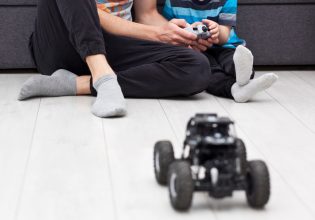 Ξέρεις πότε εφευρέθηκε το πρώτο τηλεκατευθυνόμενο αυτοκινητάκι