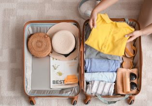 Το απόλυτο κόλπο για να κλείνει η βαλίτσα… όσα ρούχα κι αν έχουμε πάρει μαζί μας