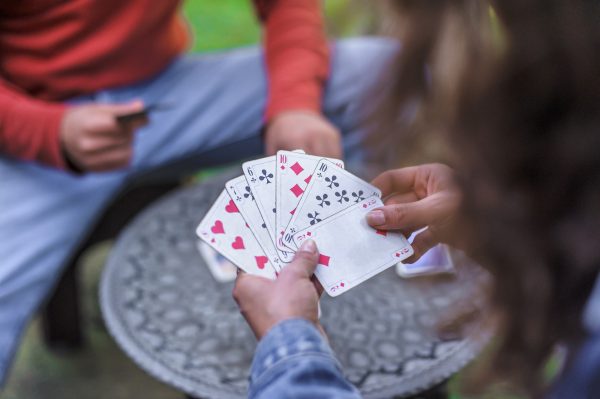 Διακοπές 2023: 4 παιχνίδια που πρέπει να μπουν στη βαλίτσα σου