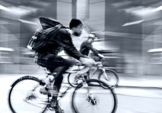 Χαλκίδα: Ελεύθερος ο ιδιοκτήτης της ψησταριάς που έκανε διανομές με ποδήλατο ο 46χρονος που πέθανε από θερμοπληξία