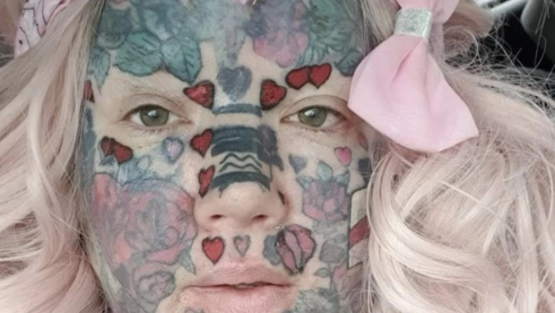 Έχει 800 τατουάζ και… είναι σε απόγνωση επειδή δεν μπορεί να βρει δουλειά – «Ούτε καν σαν καθαρίστρια»