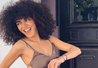 Μαρία Σολωμού: Πιο σέξι από ποτέ απολαμβάνει τον ήλιο στο μπαλκόνι της