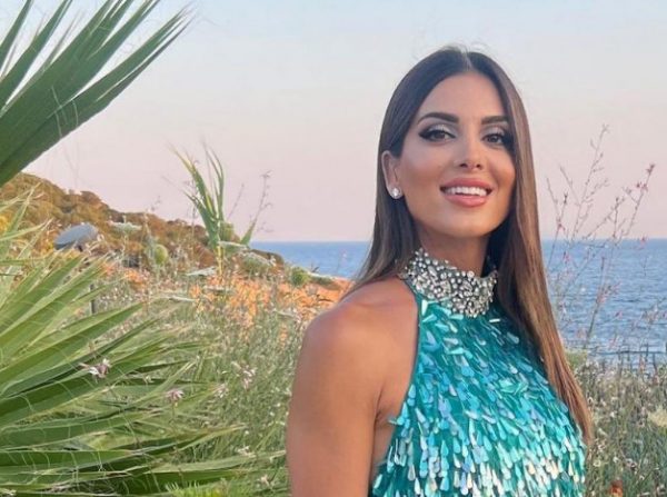 Σταματίνα Τσιμτσιλή: Στην αγαπημένη της Πάρο με τα παιδιά της