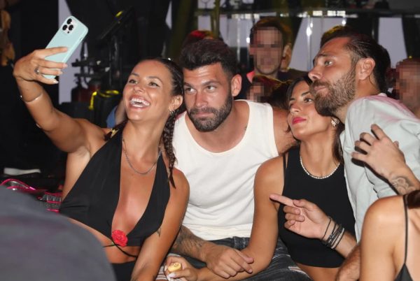 Survivor: Η βραδινή έξοδος των παικτών – Οι έρωτες και τα καυτά φιλιά
