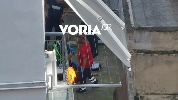 Θεσσαλονίκη: Νεκρή 23χρονη που έπεσε από μπαλκόνι πολυκατοικίας
