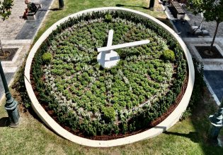 Θεσσαλονίκη: Ξαναγυρίζουν οι δείκτες του άνθινου ρολογιού της Αριστοτέλους