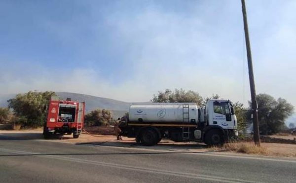 Συνδρομή Δήμων της Αττικής με υδροφόρες στα πύρινα μέτωπα