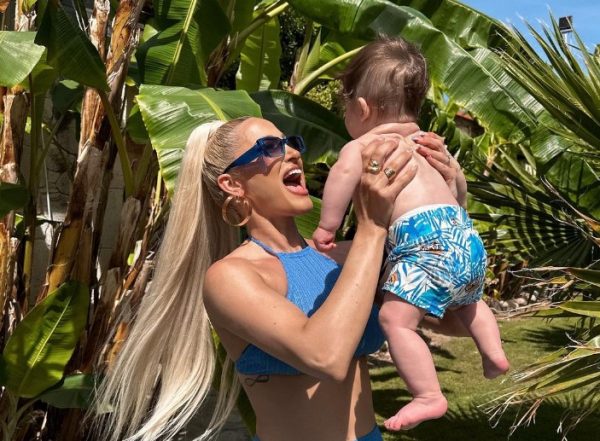 Ιωάννα Τούνη: Ο γιος της έγινε έξι μηνών και το γιόρτασε χορεύοντας