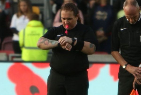 «Το ποδόσφαιρο μου έσωσε τη ζωή» – Η πρώτη τρανς διαιτητής στον κόσμο μπήκε στο βιβλίο Γκίνες