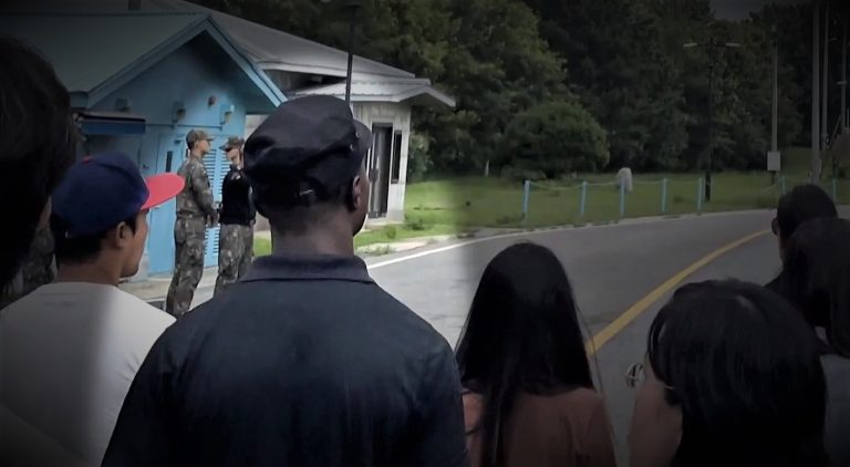 Τράβις Κινγκ: Ποιος είναι ο μυστηριώδης Αμερικανός στρατιώτης που αυτομόλησε στη Βόρεια Κορέα