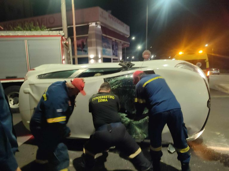 Σφοδρή σύγκρουση δύο ΙΧ στο Αγρίνιο