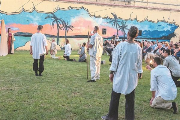 Οι «Πέρσες» στο προαύλιο του Κορυδαλλού