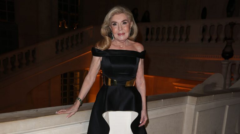 Μαριάννα Β. Βαρδινογιάννη (1943-2023): Η παραμυθένια ζωή ενός κοριτσιού από την Ερμιόνη