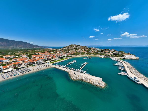 Υποβρύχιος φωτισμός για το λιμάνι του Παράλιου Άστρους