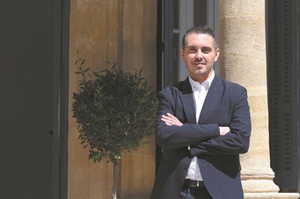 Μιχάλης Χατζηγιάννης: «Φοβάμαι το πρόσωπο του τέρατος»