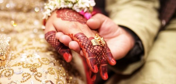 Παντρεύτηκαν για να ζήσουν στο εξωτερικό και να γλιτώσουν. Αλλά δεν ξαναείδαν ποτέ τους συζύγους τους