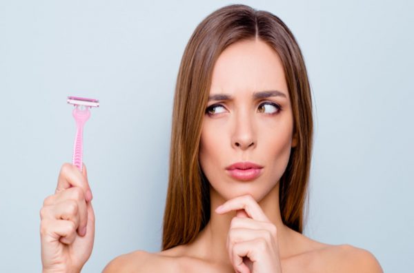 Αποτρίχωση: Οι γυναίκες αρνούνται να ξυρίσουν το μπικίνι τους – Το νέο trend του καλοκαιριού