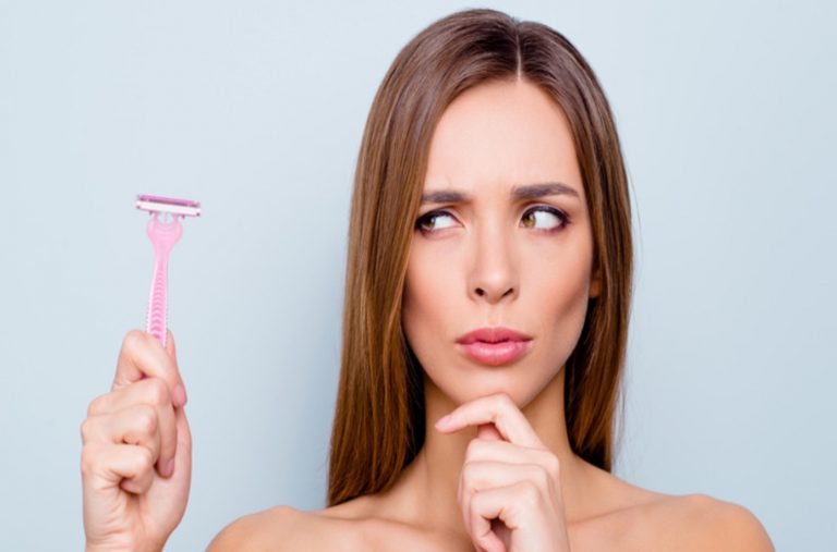 Αποτρίχωση: Οι γυναίκες αρνούνται να ξυρίσουν το μπικίνι τους – Το νέο trend του καλοκαιριού