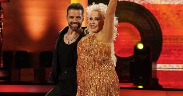 Τραυματισμός on stage για την Μπέσσυ Αργυράκη – Μεταφέρθηκε σε κλινική