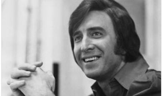 Πέθανε ο τραγουδιστής και τηλεοπτικός παρουσιαστής Vince Hill σε ηλικία 89 ετών